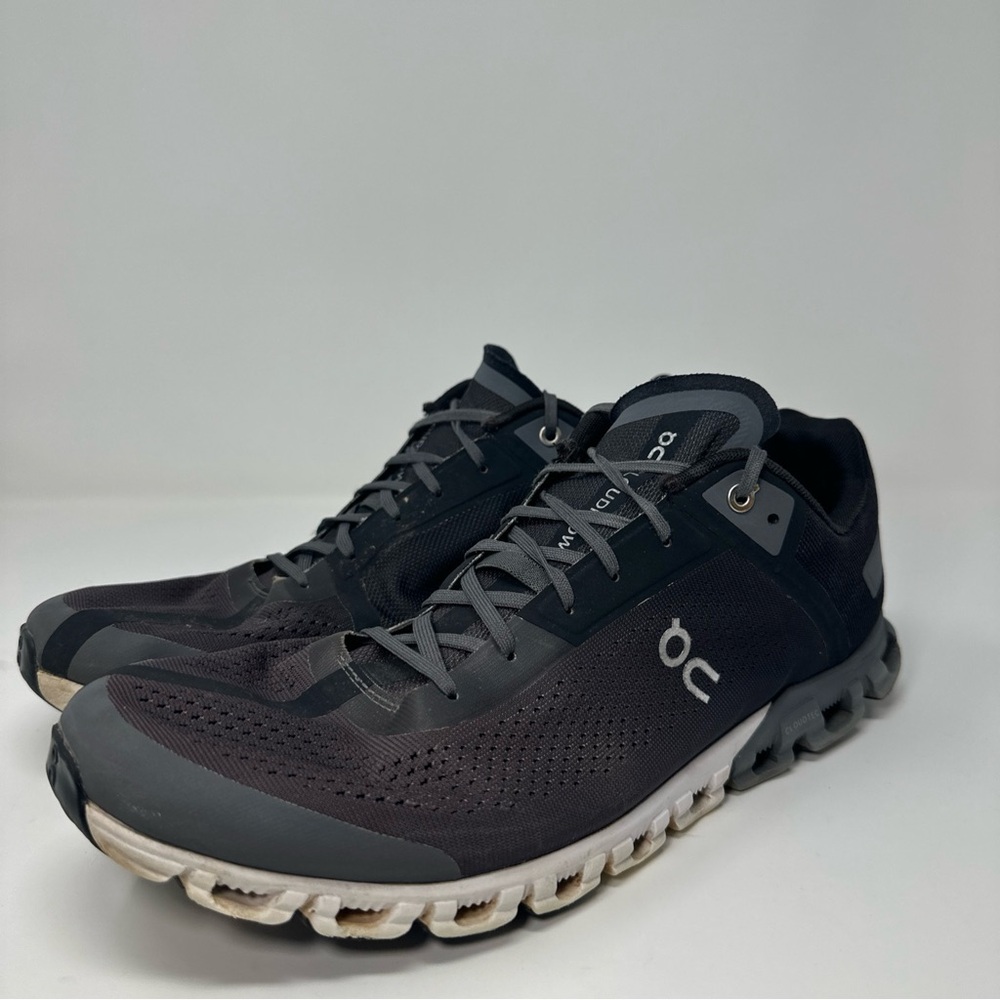 On Cloudflow Running Shoes Men’s Sz 13 No Holes